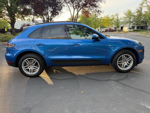 Blue 2019 Porsche Macan Macan