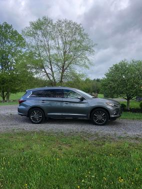 Photo 1 of 14 of 2019 INFINITI QX60 Luxe