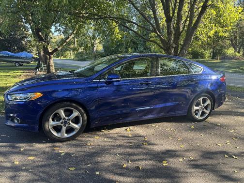 Blue 2013 Ford Fusion SE
