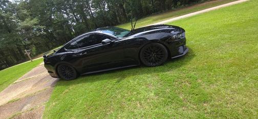 Black 2018 Ford Mustang GT Premium