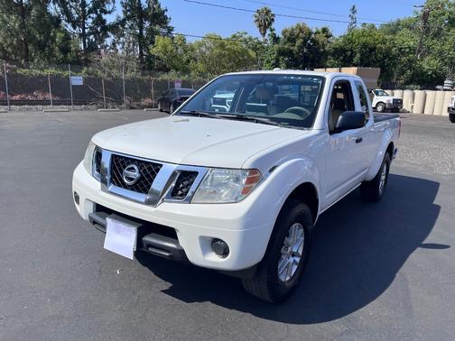 White 2016 Nissan Frontier SV-I4