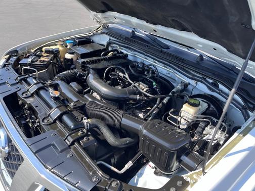 White 2016 Nissan Frontier SV-I4