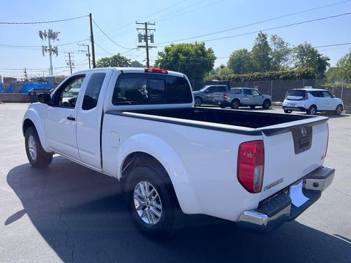 White 2016 Nissan Frontier SV-I4