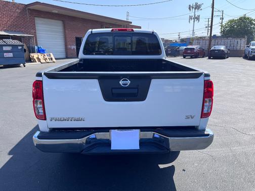 White 2016 Nissan Frontier SV-I4