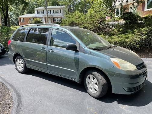 Photo 1 of 6 of 2004 Toyota Sienna LE