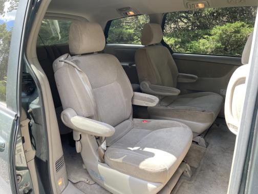 Photo 3 of 6 of 2004 Toyota Sienna LE