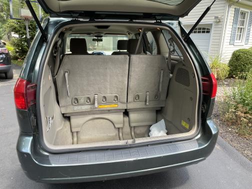 Photo 4 of 6 of 2004 Toyota Sienna LE