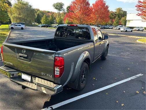 Gray 2017 Nissan Frontier SV
