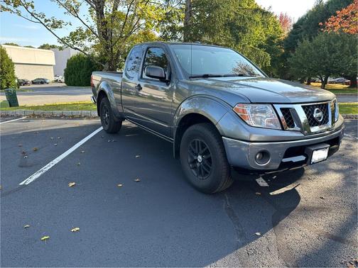 Gray 2017 Nissan Frontier SV