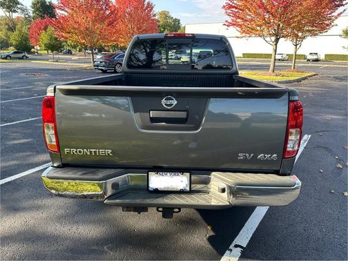 Gray 2017 Nissan Frontier SV