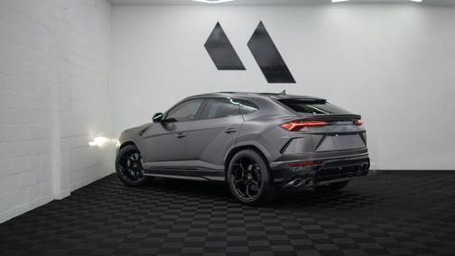 Green 2021 Lamborghini Urus Base