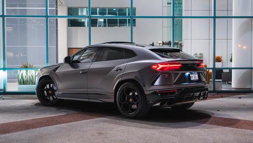 Green 2021 Lamborghini Urus Base