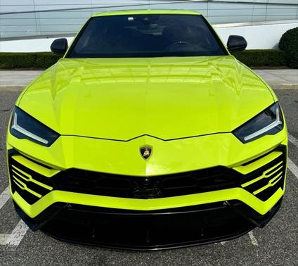 Green 2021 Lamborghini Urus Base