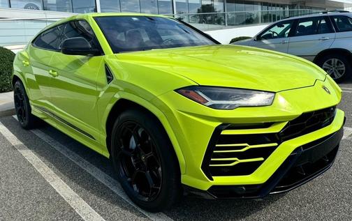 Green 2021 Lamborghini Urus Base