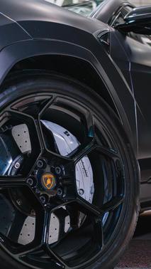 Green 2021 Lamborghini Urus Base