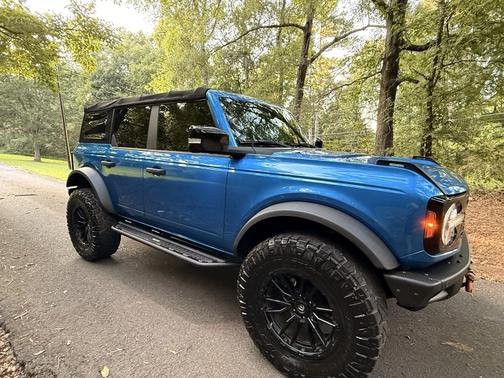 Blue 2021 Ford Bronco Badlands