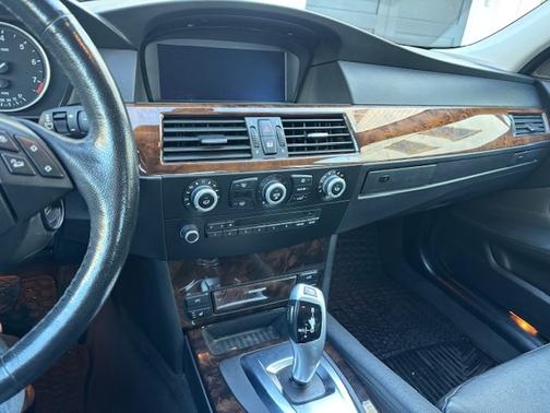 2010 BMW 528 i xDrive