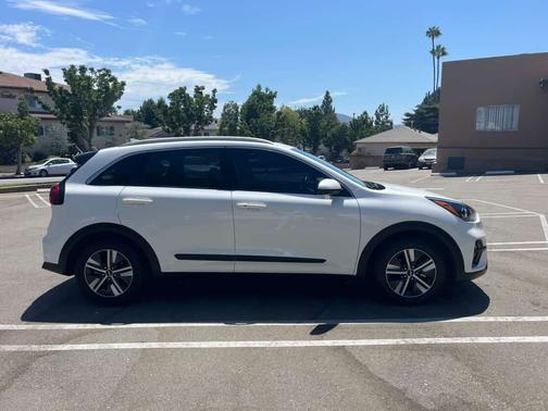 2022 Kia Niro LXS SE