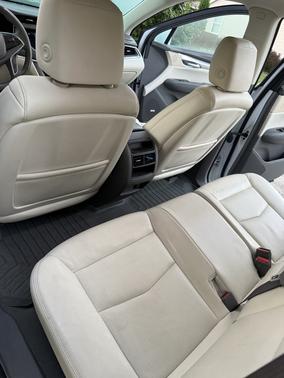 White 2017 Cadillac XT5 Luxury
