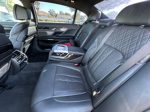 2018 BMW 750 i