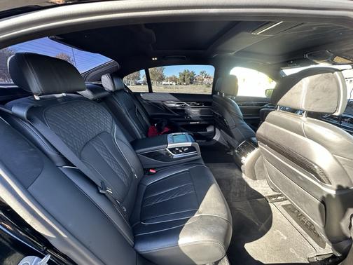 2018 BMW 750 i