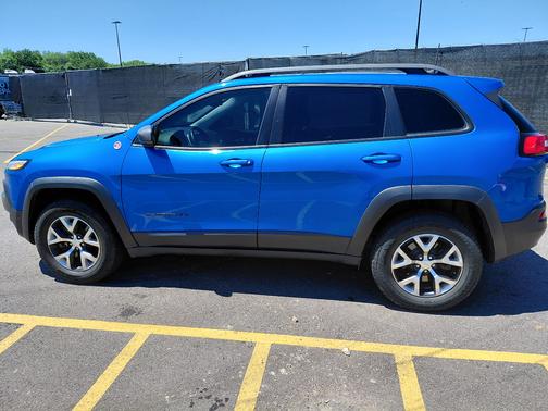 Blue 2018 Jeep Cherokee Trailhawk