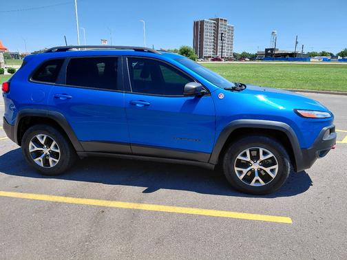 Blue 2018 Jeep Cherokee Trailhawk