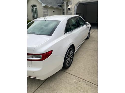 Photo 5 of 10 of 2018 Lincoln Continental Select