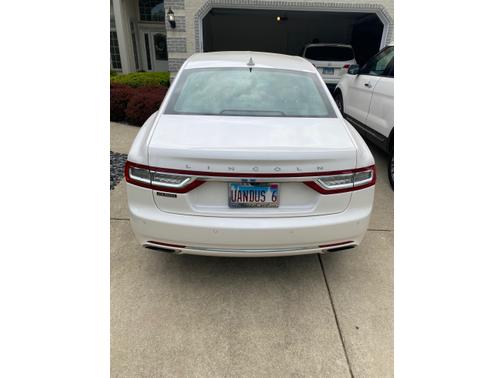 Photo 4 of 10 of 2018 Lincoln Continental Select