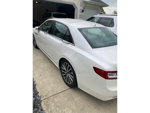 Photo 3 of 10 of 2018 Lincoln Continental Select