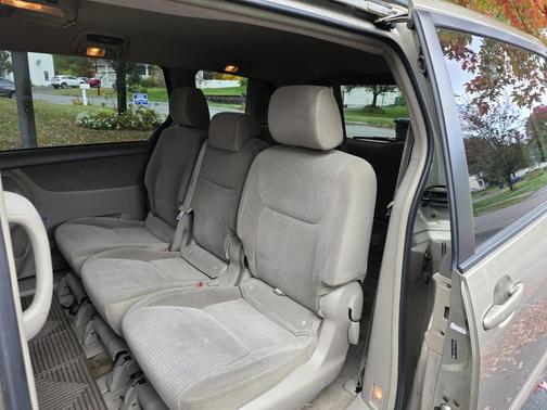 Beige 2006 Toyota Sienna LE