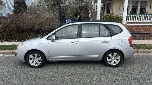 2008 Kia Rondo LX