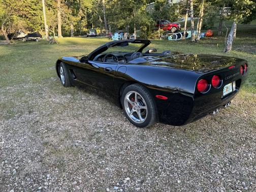 2004 Chevrolet Corvette Base