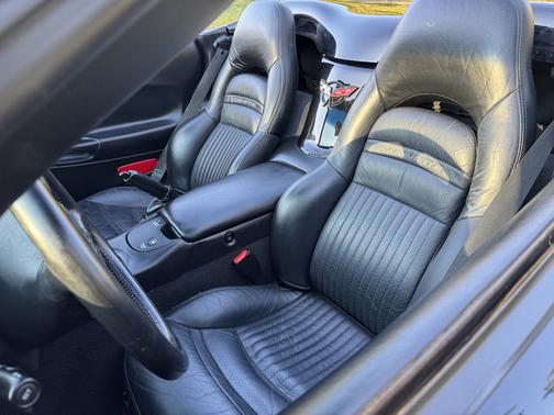 2004 Chevrolet Corvette Base