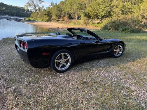 2004 Chevrolet Corvette Base
