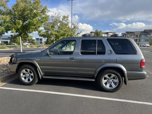 2004 Nissan Pathfinder LE Platinum