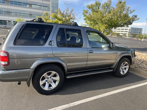 2004 Nissan Pathfinder LE Platinum