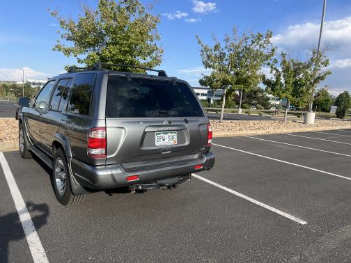 2004 Nissan Pathfinder LE Platinum