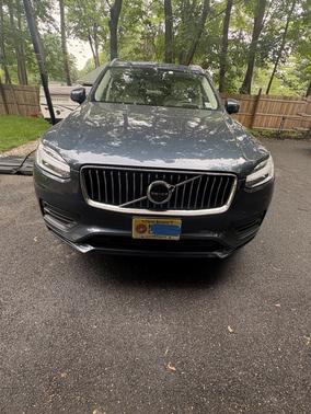 2022 Volvo XC90 T6 Momentum