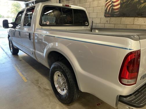 2001 Ford F-350 XLT Crew Cab Super Duty DRW