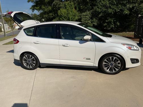 White 2017 Ford C-Max Energi Titanium