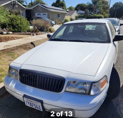White 2005 Ford Crown Victoria LX