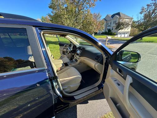 Blue 2013 Toyota Highlander Base Plus