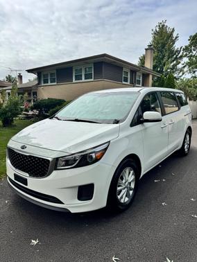 White 2018 Kia Sedona L