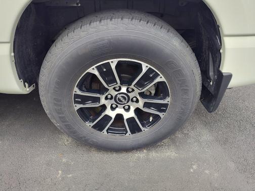 2024 Nissan Titan SV