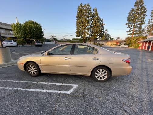 Gold 2002 Lexus ES 300 Base
