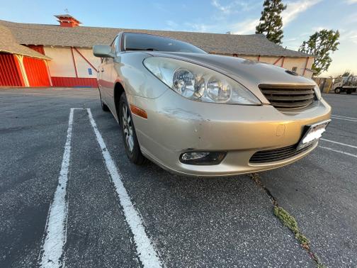 Gold 2002 Lexus ES 300 Base
