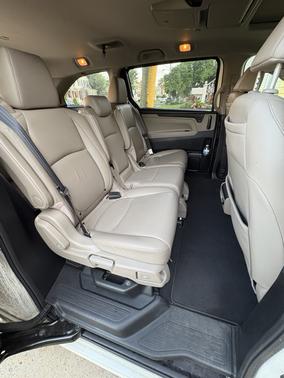 White 2018 Honda Odyssey Elite