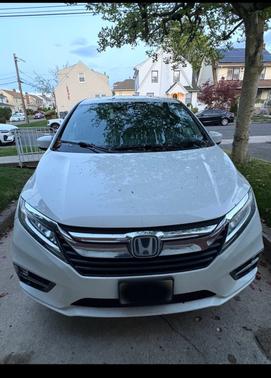 White 2018 Honda Odyssey Elite