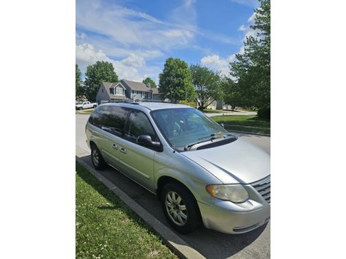 2005 Chrysler Town & Country Touring